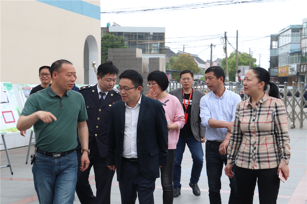 通州区川姜镇党委邵爱军书记一行到姜灶小学开展走访调研活动