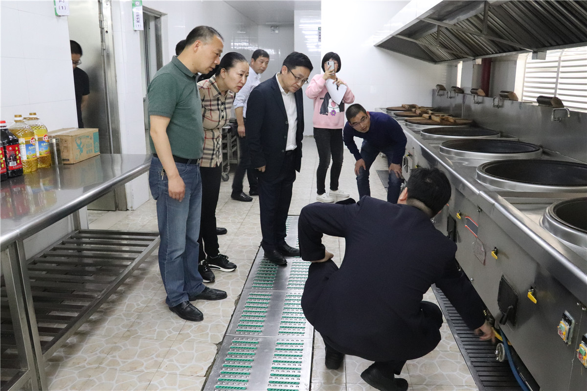 通州区川姜镇党委邵爱军书记一行到姜灶小学开展走访调研活动